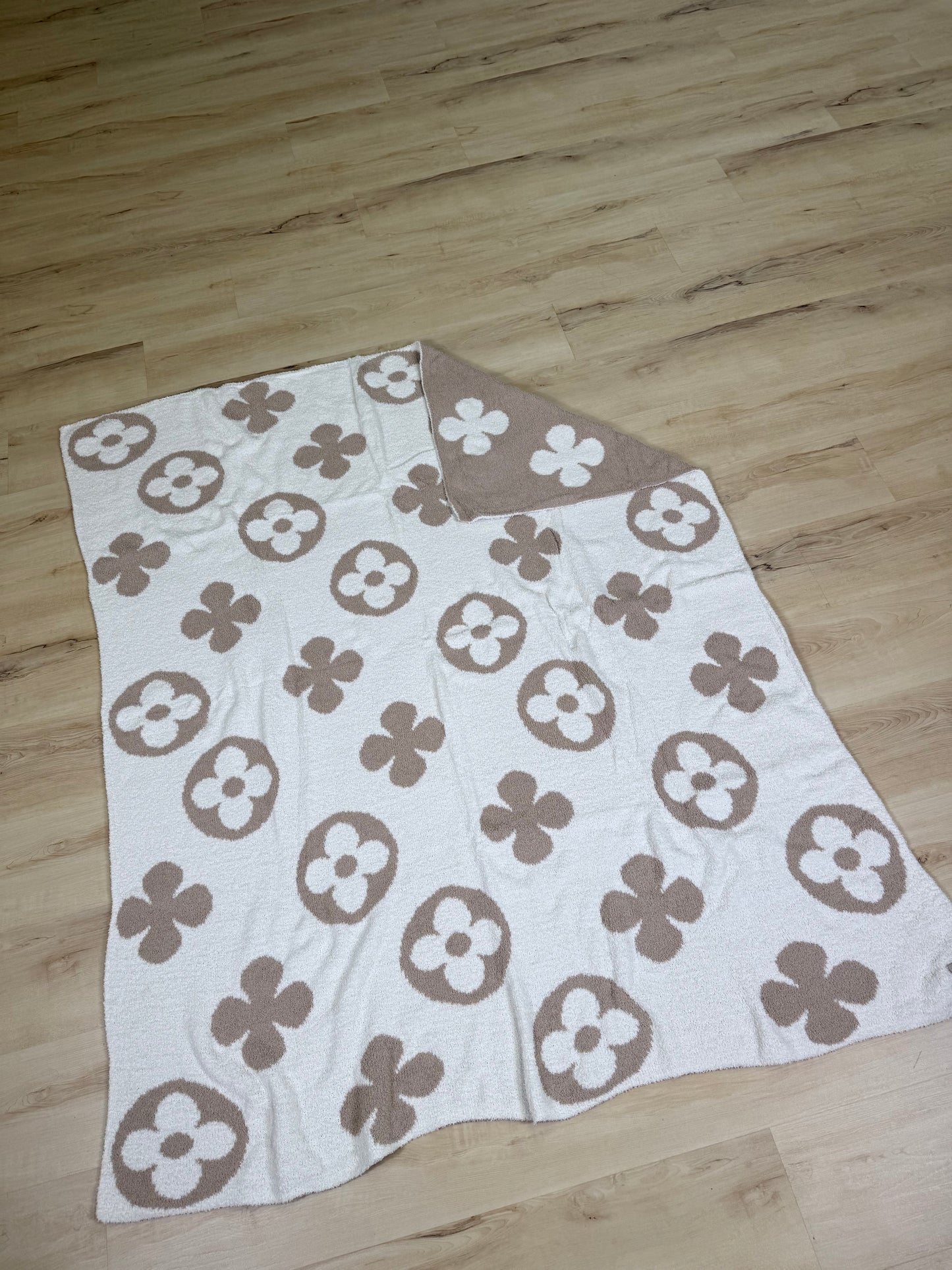 Reversible Clover Blanket