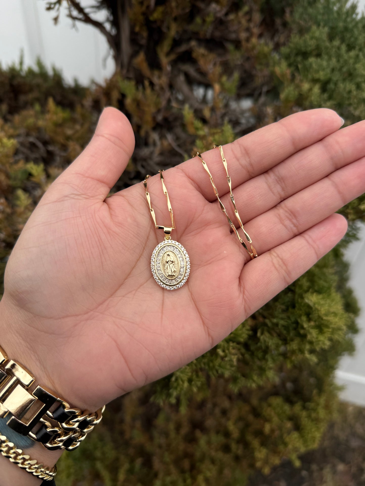 Sparkling Virgen Necklace