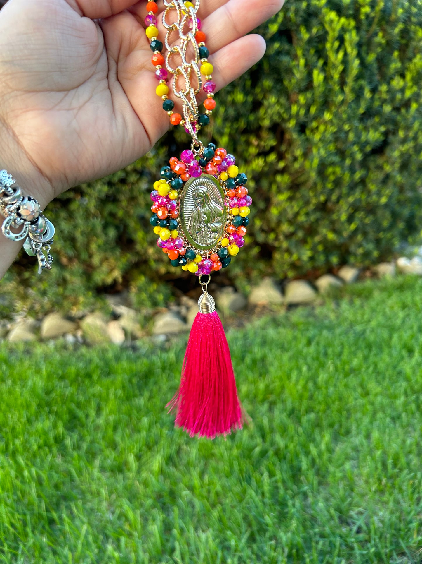 Hot Pink Tassel Virgencita Bendición De Hogar