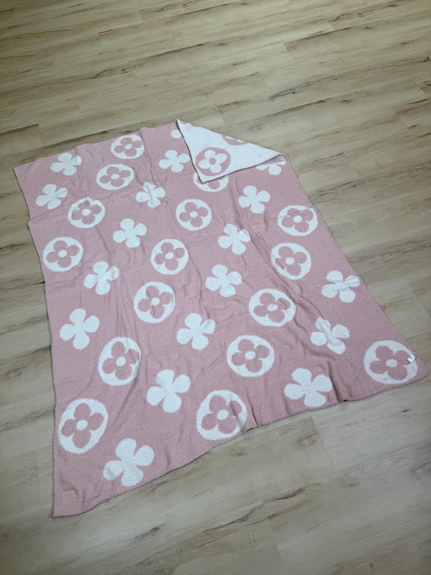 Reversible Clover Blanket