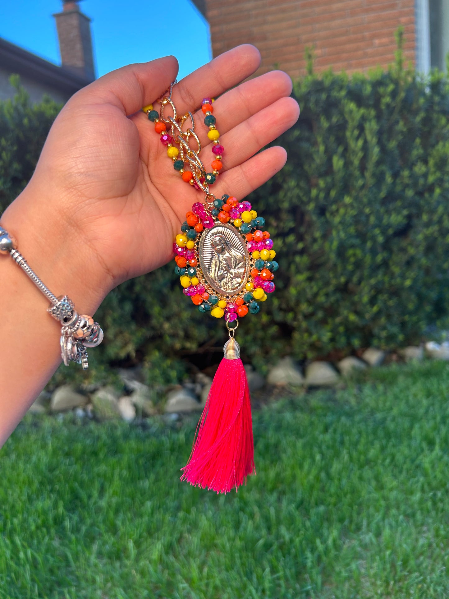 Hot Pink Tassel Virgencita Bendición De Hogar