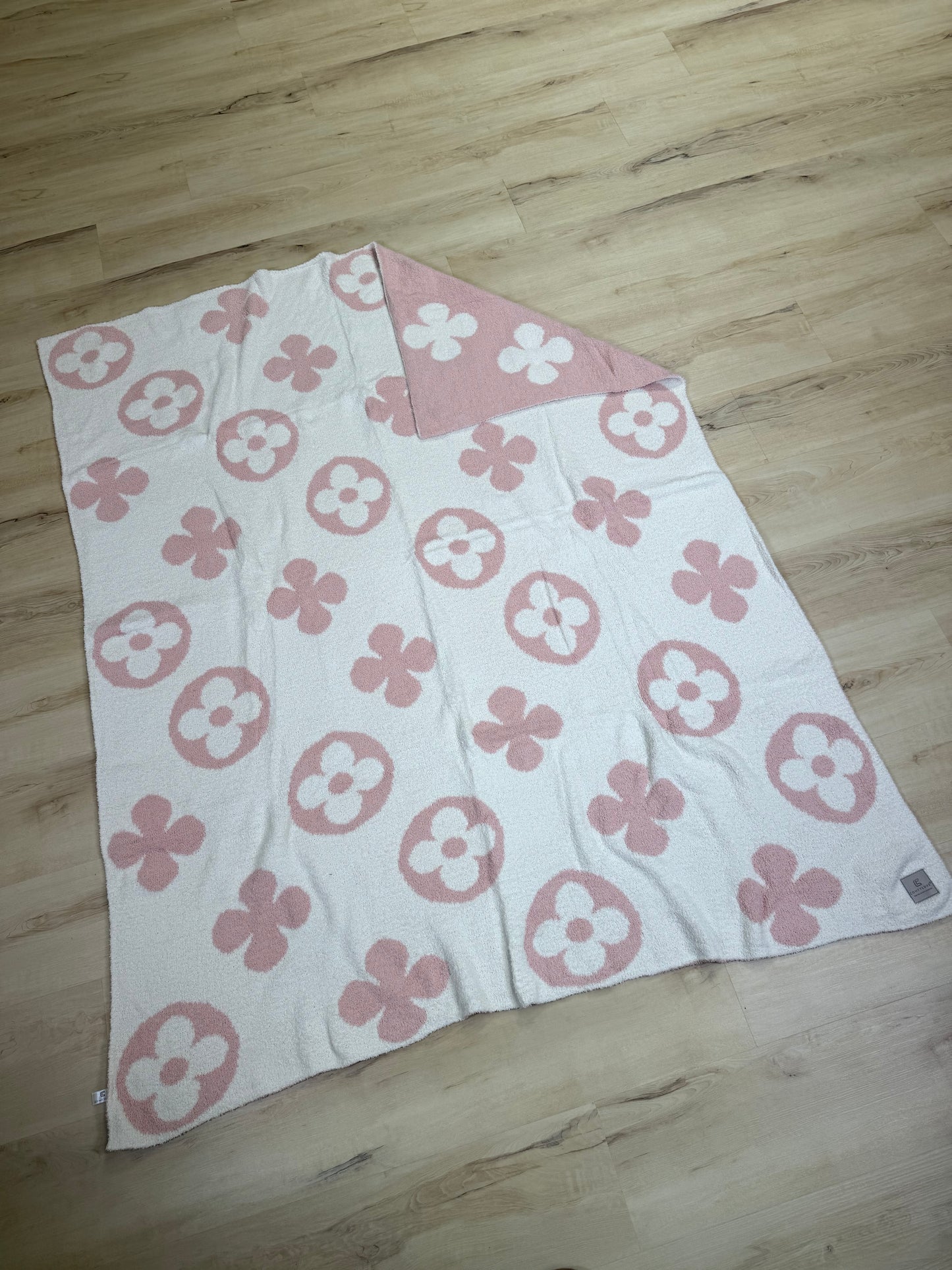Reversible Clover Blanket