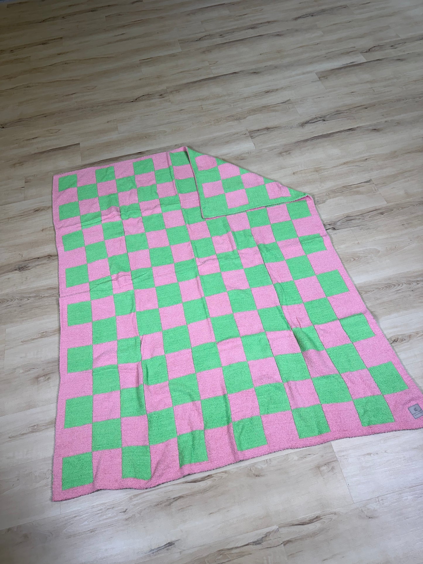 Checkered Throw Blankets
