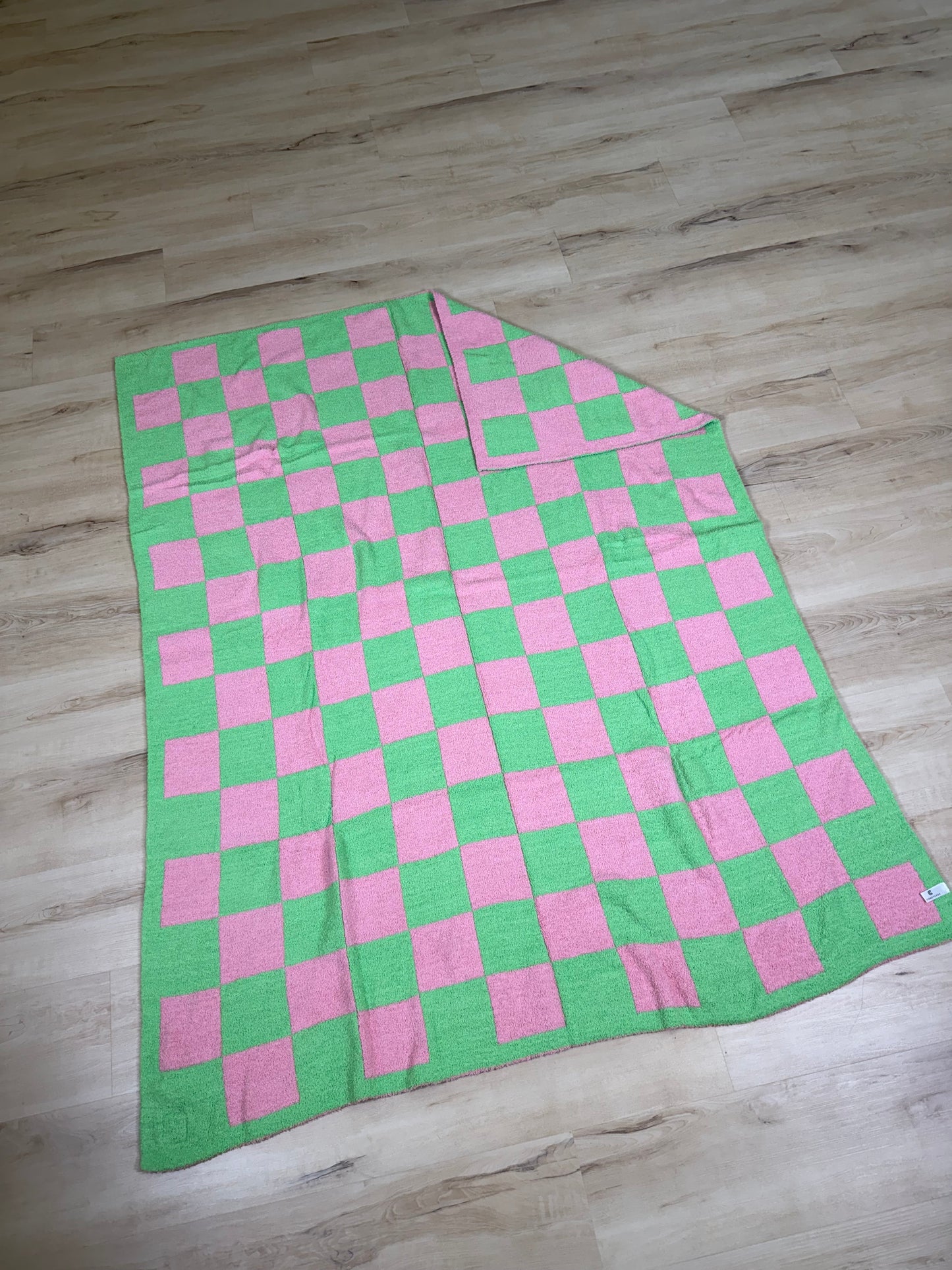 Checkered Throw Blankets
