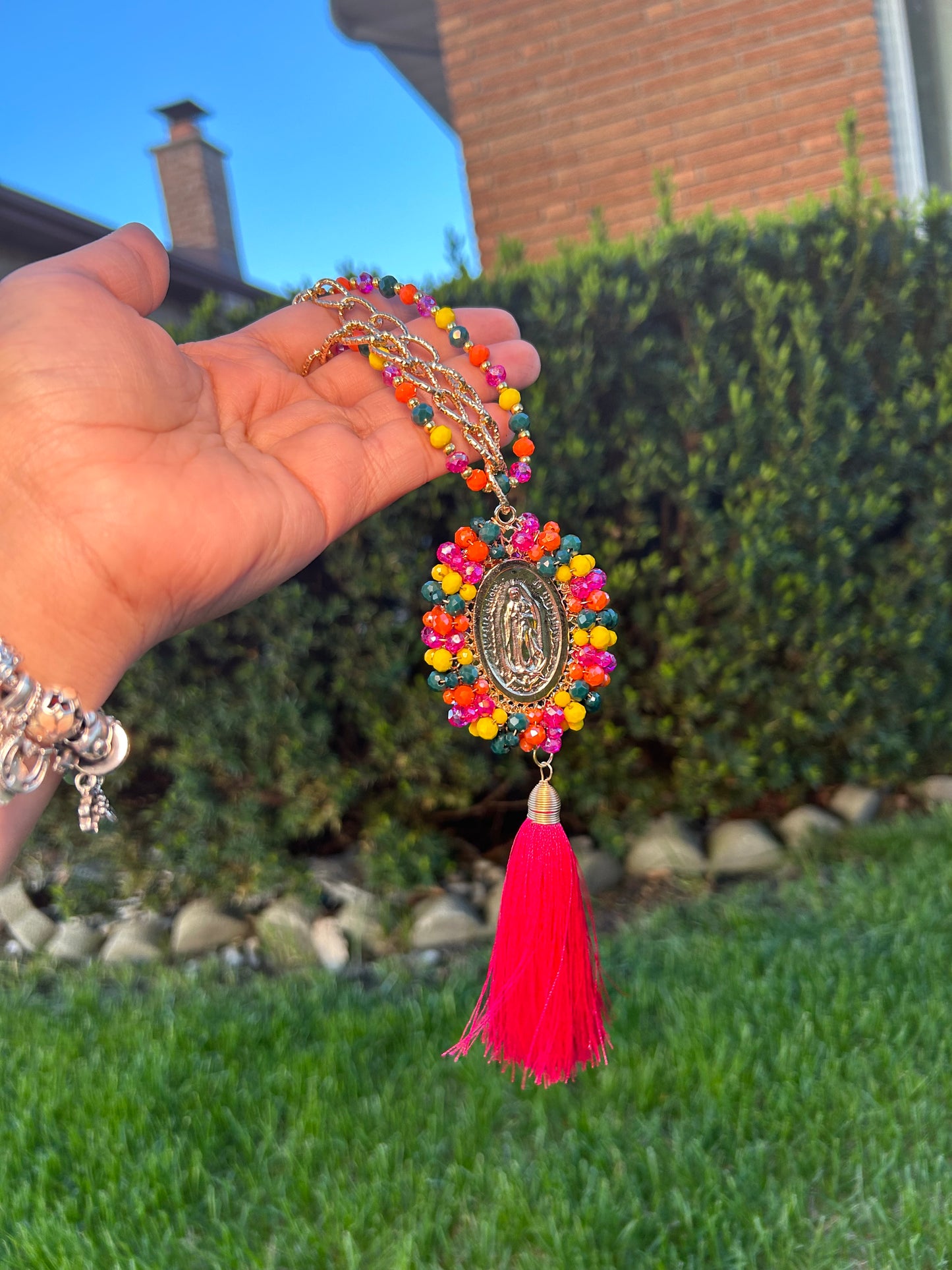 Hot Pink Tassel Virgencita Bendición De Hogar
