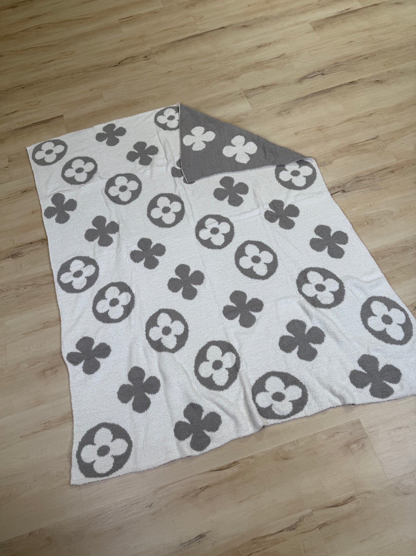 Reversible Clover Blanket