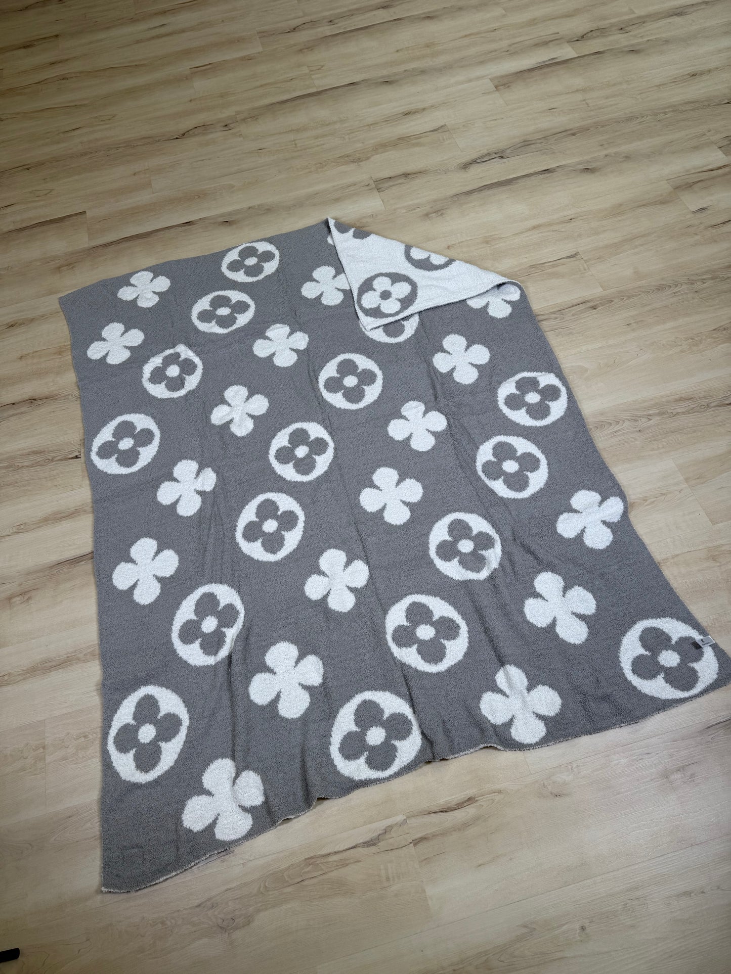 Reversible Clover Blanket