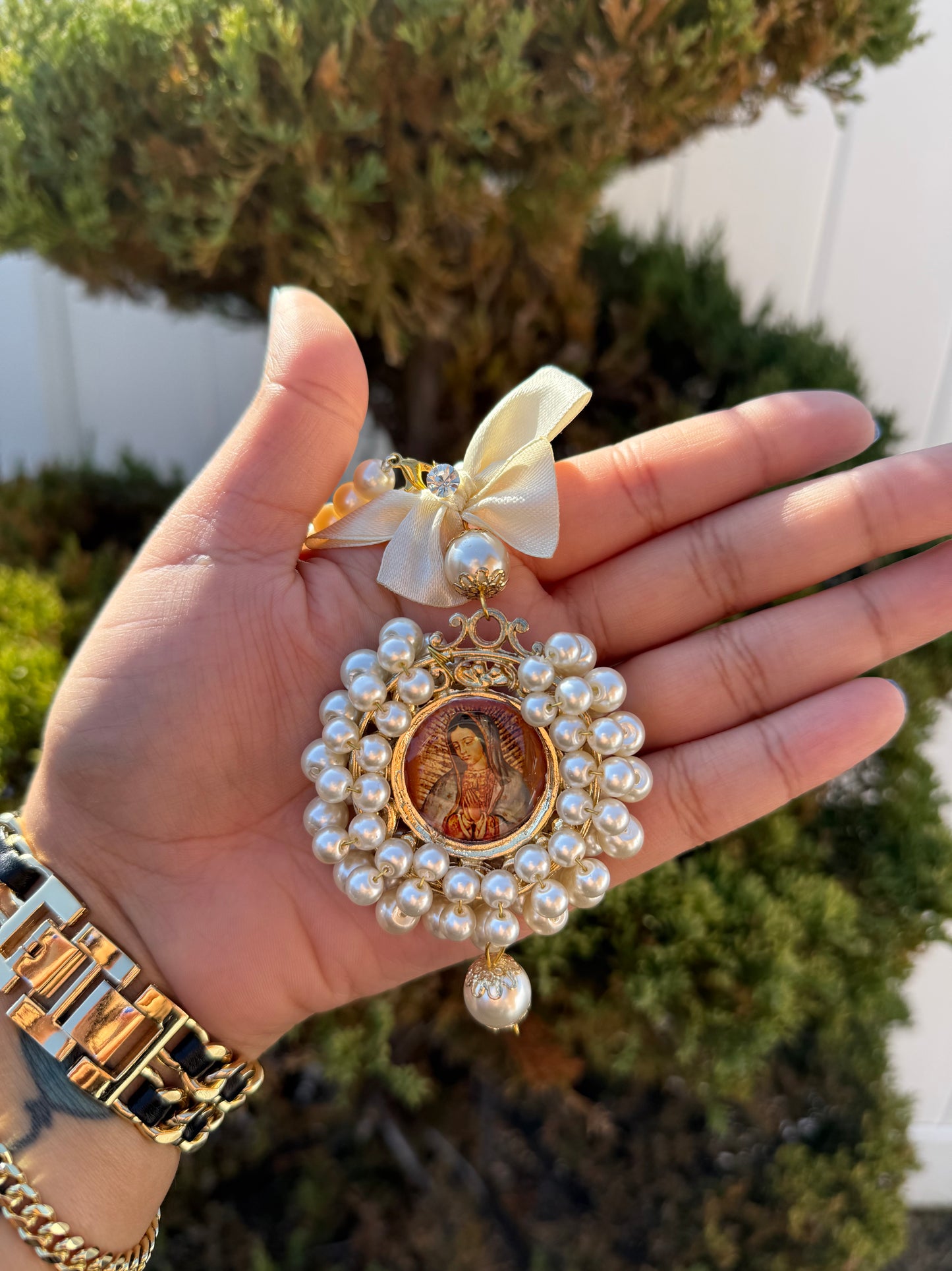 Circle Virgen Pearl Bendición