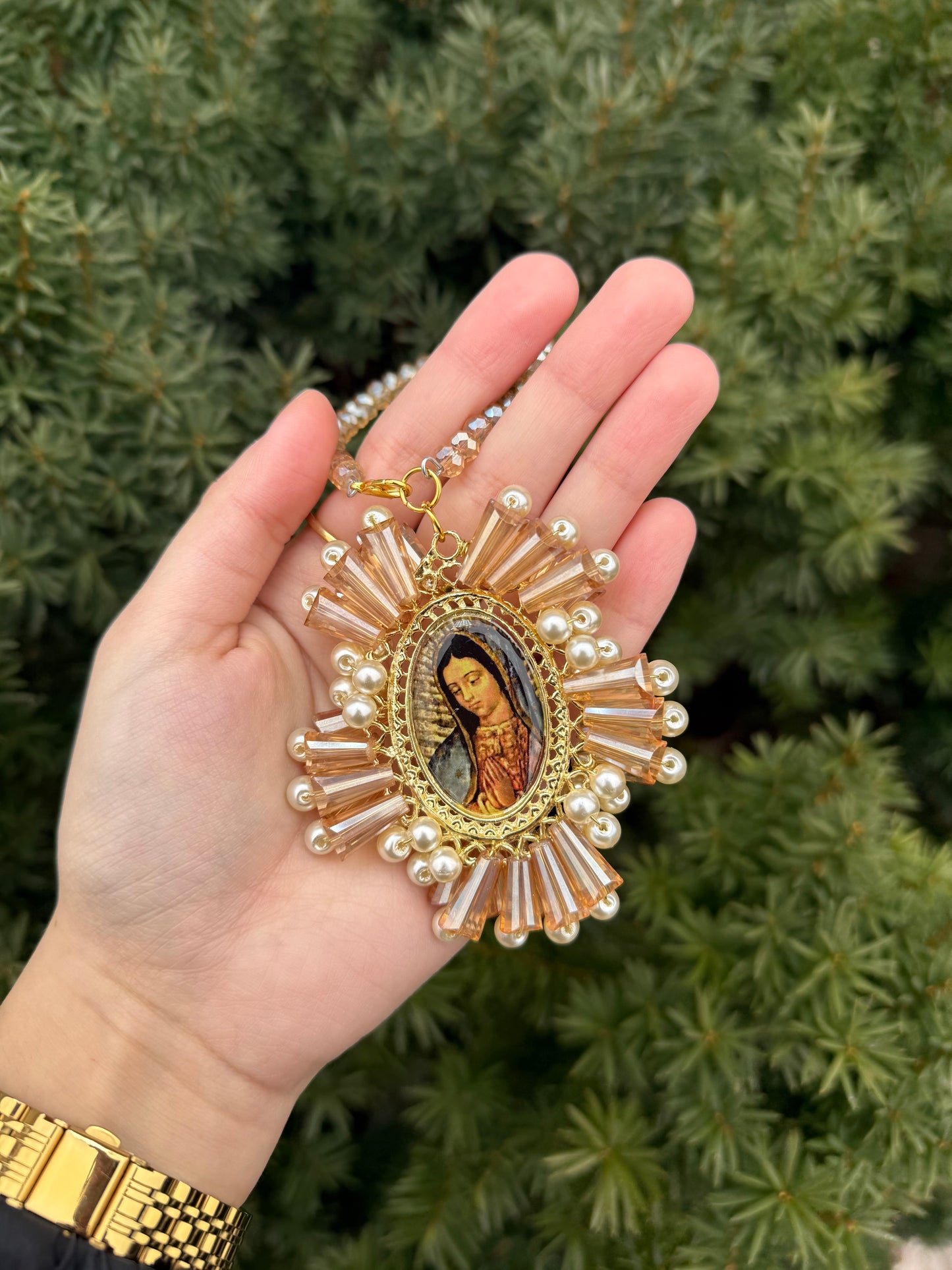 Spiked Pearl Virgen De Guadalupe Bendición