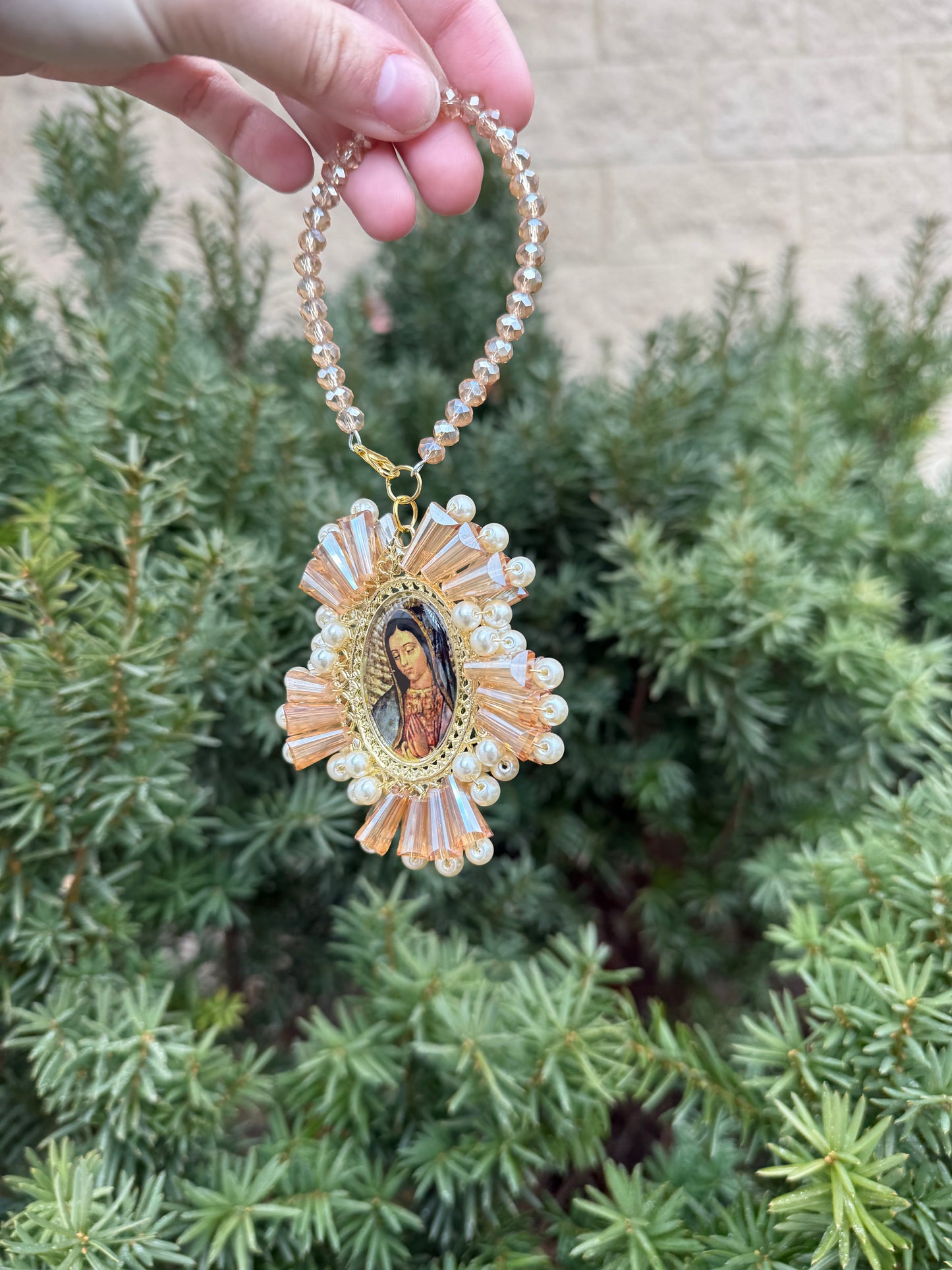 Spiked Pearl Virgen De Guadalupe Bendición