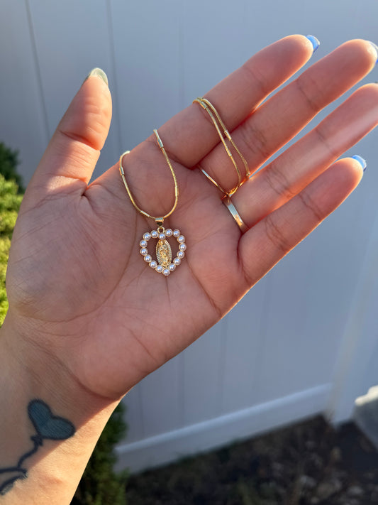 Hear Pearl Virgen Necklace