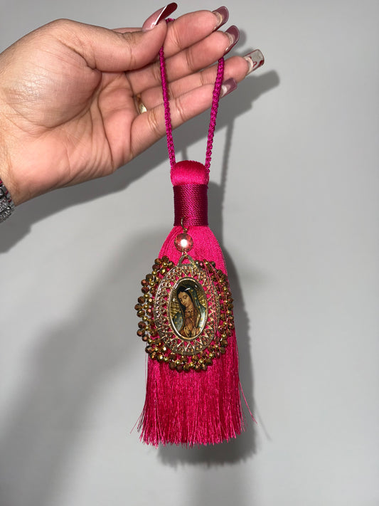Hot Pink Virgen Home Tassel Bendición