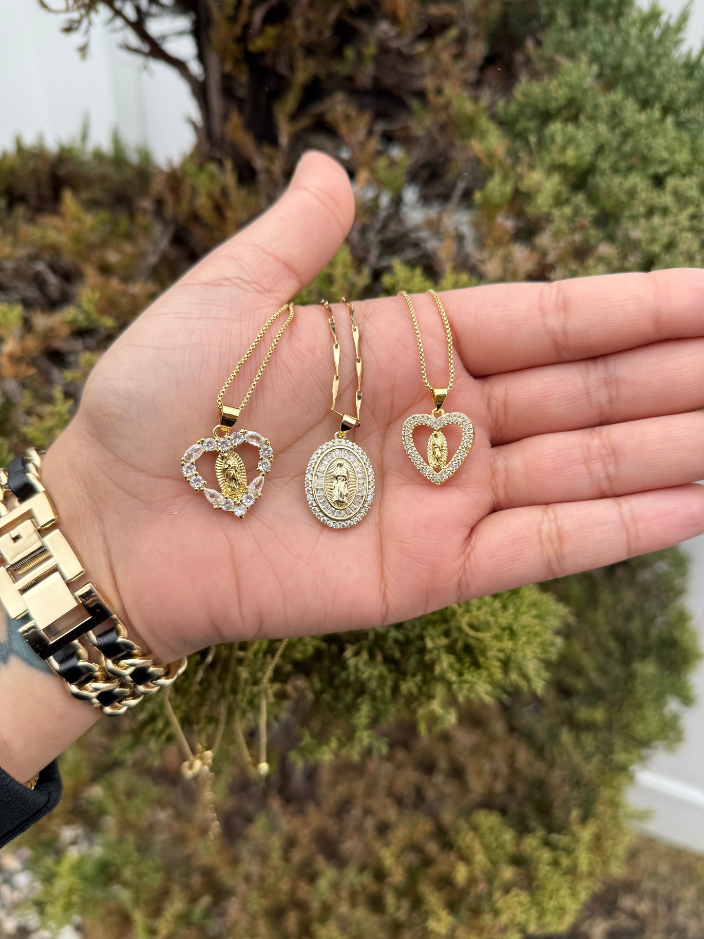 Sparkling Virgen Necklace
