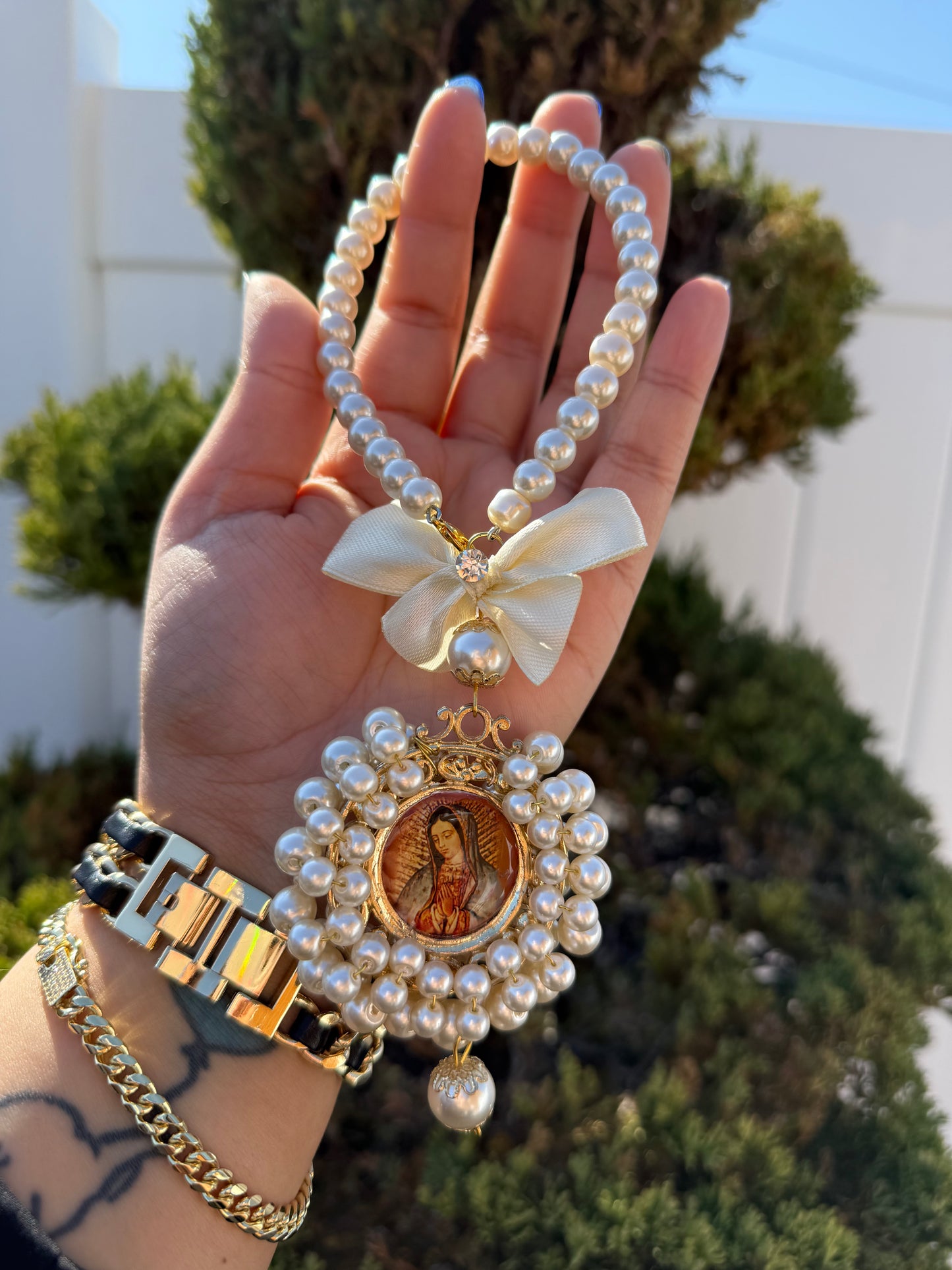 Circle Virgen Pearl Bendición