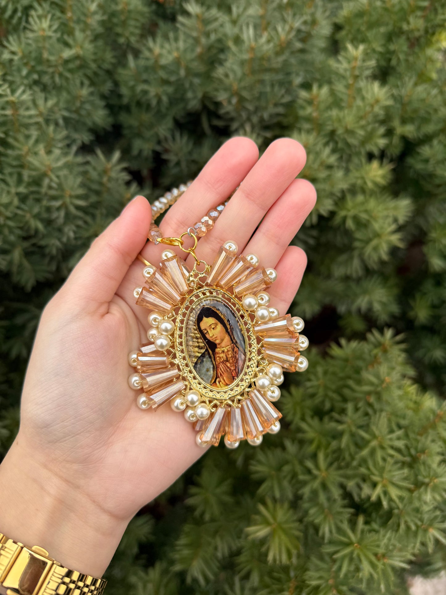 Spiked Pearl Virgen De Guadalupe Bendición