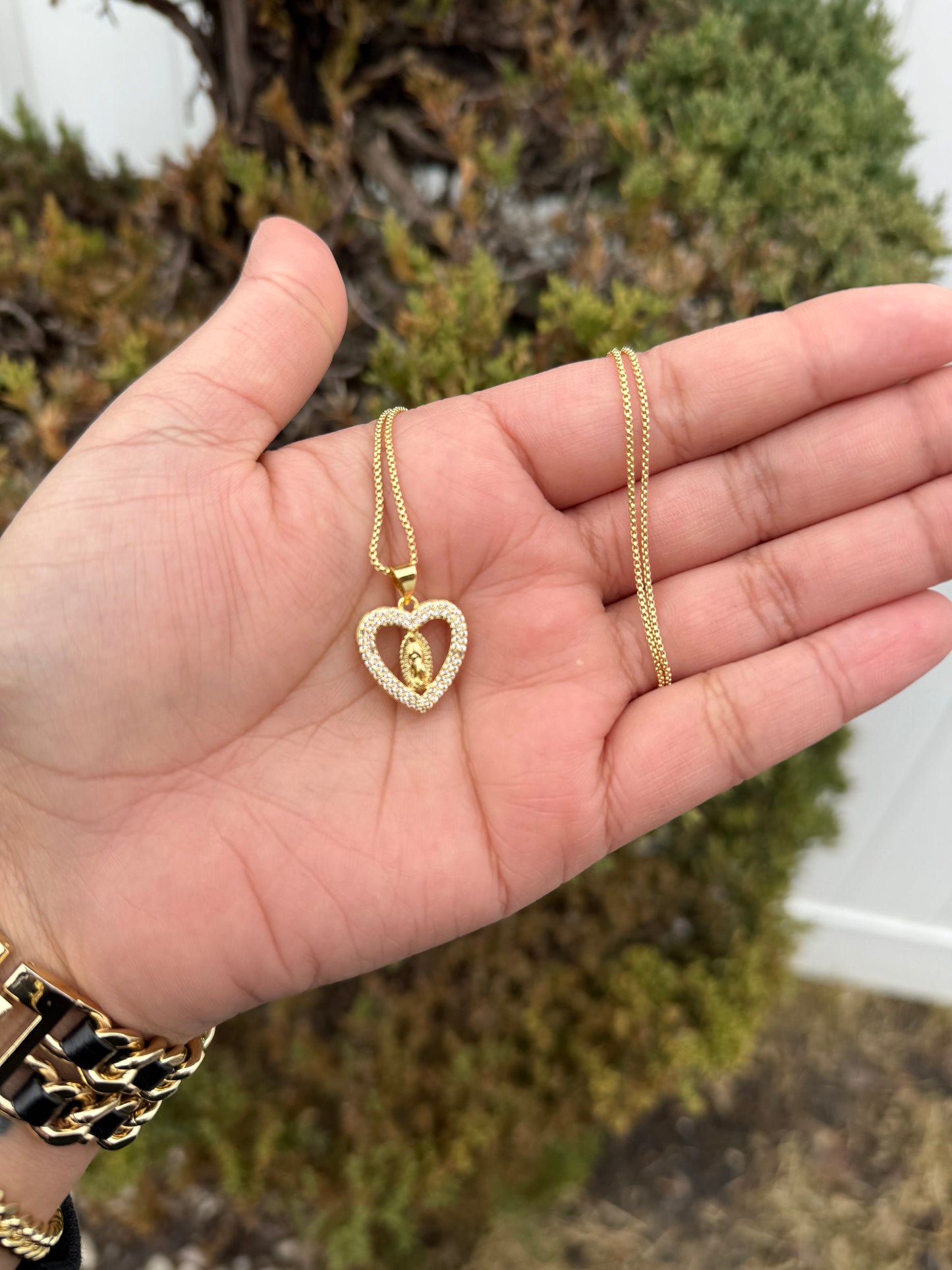 Sparkling Virgen Necklace